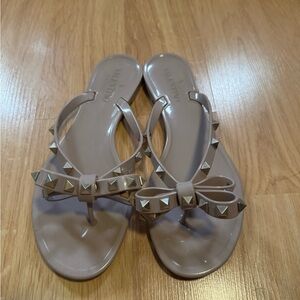 Authentic Valentino ROCKSTUD RUBBER SLIPPER, Color Poudre